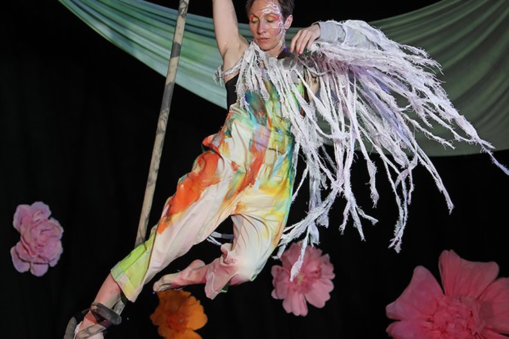 Adult in a foot lock on rope in a community show