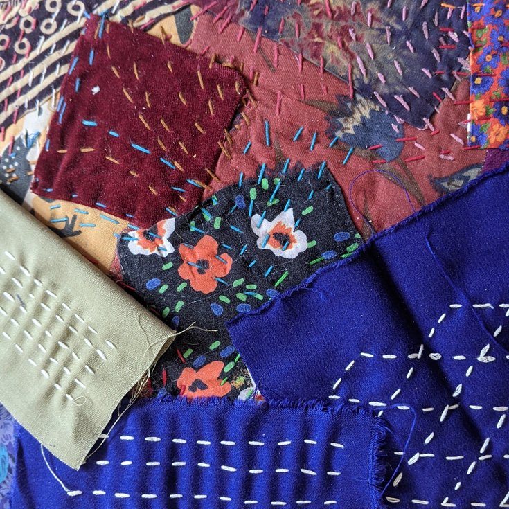 Decoratively sewn clothing