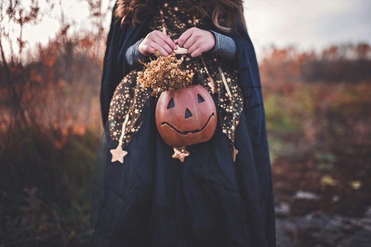 folk costumess