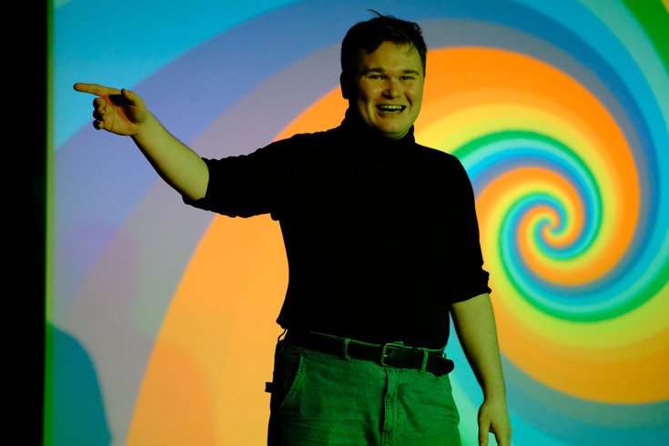 Photo of Oliver Byng in 'Singular Voices on Stage' Feb 2025 (pic by Mark Drinkwater)