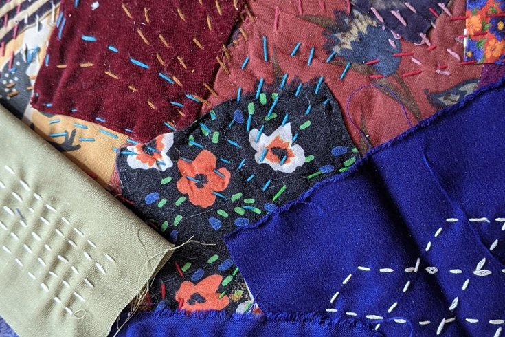 Decoratively sewn clothing