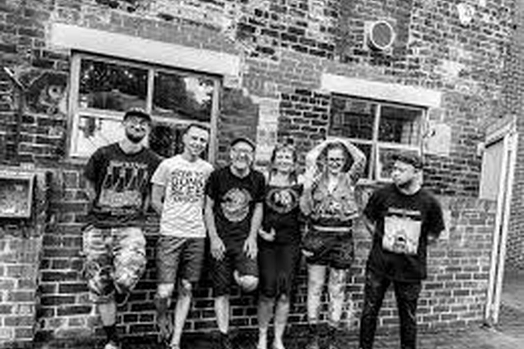 Live Music - Acoustic Anarchy