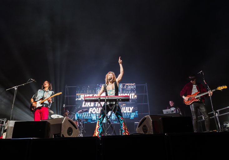 Massaoke live band performance